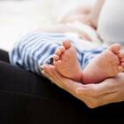 Feci diluite nel latte materno dei bambini nati con parto cesareo: perché gli scienziati lo hanno fatto