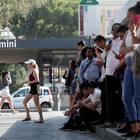 Foto/ Cittadini e turisti a piedi: assalto ai taxi