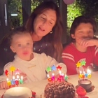 Belen, mamma Veronica Cozzani compie 61 anni: la festa a casa con Santiago e Luna Marì
