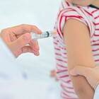 Vaccino ai bambini, virologo Pregliasco: «Sì anche per i piccolissimi»
