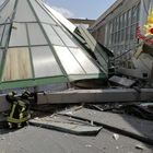 Crolla l'intero tetto della grande piscina a Trieste: poteva essere una strage