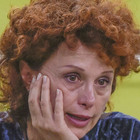 Grande Fratello, Beatrice Luzzi in lacrime abbraccia Varrese: “Senza affetto non vivo”