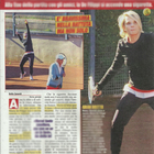 Maria De Filippi gioca a tennis con alcuni amici (Nuovo)