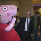 L’«Allegria tour» sbarca in 10 reparti pediatrici: Peppa Pig farà sorridere i bambini