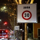 Bologna, in vigore il limite di 30 km/h in città. Il primo multato: «Andavo a 39, è così che il comune incassa»