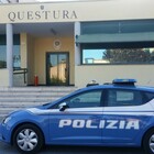 Terni, ladro in villa bloccato con i gioielli in mano La polizia: «Meno social e più chat coi vicini contro i furti»