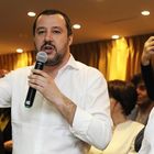 Governo, Salvini avvisa: "La manovra si fa col taglio delle tasse"