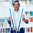 Milano-Cortina 2026, Beppe Sala esulta con gli sci su Instagram: «TAAAC!»
