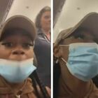 L'atleta americana cacciata dall'aereo: «Parlava al telefono invece di spegnerlo». E i passeggeri applaudono VIDEO