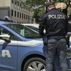 Rapina choc a Roma, sparano e accoltellano un commerciante. La vittima li riconosce: «Sono clienti»