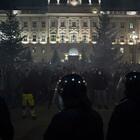 Restrizioni anti-Covid, scoppia la protesta anche a Trieste: in migliaia in piazza Unità cantano l'Inno di Mameli