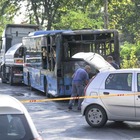 Roma, bus Atac della linea 04 in fiamme: bloccata per ore via dei Romagnoli