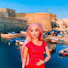 Gallipoli, tra monumenti e selfie arriva anche Barbie