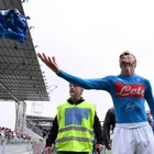 I tifosi partenopei del Napoli contestano e rifiutano la maglia