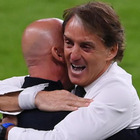 Mancini-Vialli e quell'abbraccio che fa emozionare