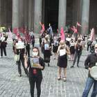 «Turismo fa acqua da tutte le parti e noi affoghiamo», protesta delle guide turistiche al Pantheon
