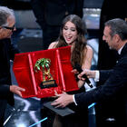 Angelina Mango vince Sanremo 2024: «Grazie siete matti». Non vinceva una donna da 10 anni. Chi è la cantante figlia d'arte