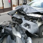 Pescara, si schianta con lo scooter contro un'auto: muore a 35 anni