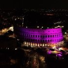 Roma, il Colosseo si illumina di rosa 