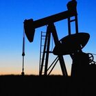 Petrolio sfiora 140 dollari vicinissimo a record. Russia accerchia Kiev