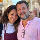 Matteo Salvini, Ferragosto a Polignano: «Che meraviglia». Le foto in Puglia con la fidanzata Francesca Verdini
