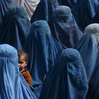 Negoziati con i talebani in Afghanistan, le donne temono per i loro diritti