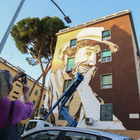 Il murale dedidicato a Gigi Proietti in via Tonale