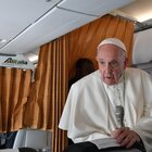 Papa Francesco: «Vaccini, negazionisti anche tra cardinali. Matrimonio solo uomo-donna, ma unioni civili gay possibili»