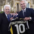 Mattarella riceve Juve e Atalanta, finaliste Coppa Italia, in dono le magliette con il suo nome