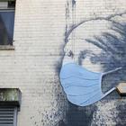Banksy: la ragazza con l'orecchino di perla ai tempi del Coronavirus