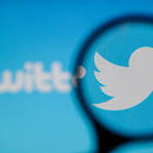 Twitter lancia la nuova funzione per nascondere le risposte