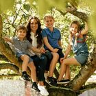 Kate Middleton, foto con i figli George, Charlotte e Louis per la festa della mamma. Il messaggio e l'abbraccio di Re Carlo
