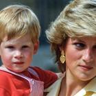 Lady Diana si mostrò sorridente dopo la nascita di Harry, ma ecco cosa accadde durante il parto
