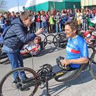 Zanardi travolto da un camion a Siena, handbike incastrata fra le ruote, i testimoni: gravi ferite alla testa