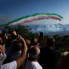 Pozzuoli AirShow, lo spettacolo delle frecce tricolori sul golfo di Napoli