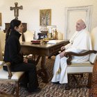 Papa istituisce fondo da 1 milione di euro per aiutare i più deboli, Raggi ci mette la metà