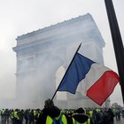 Parigi blindata per domani, Tour Eiffel e Louvre chiusi. I gilet gialli: «Temiamo morti»