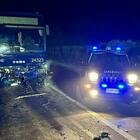 Incidente stradale in Sardegna: bus di linea si schianta contro un furgone, un morto
