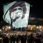 Morto Maradona, re del calcio con il cuore napoletano: dai trionfi in campo all'incubo della coca