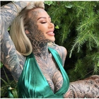 Becky Holt, la star di OnlyFans con le parti intime più tatuate al mondo: «Dolore incredibile»