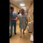 Morte Maradona, ecco il video dopo l'operazione al ginocchio destro di un anno fa