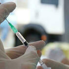 Aifa, reazioni avverse al vaccino anti Covid: i dati ufficiali