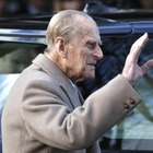 Il principe Filippo si è ribaltato con il Range Rover: il marito della Regina Elisabetta è sotto choc