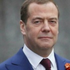 Medvedev, il braccio destro di Putin choc: «Londra s i inabisserà per le armi russe»