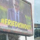 Roma, tifosi ancora infuriati per l'addio a Mourinho: a Trigoria cartelloni pubblicitari con la scritta «#FriedkinOut»