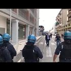 Ore 14.41: polizia in azione /Vd