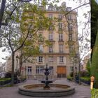 Dalla casa di Emily in Paris a Villa Cassinella la residenza (italiana) di Succession: quanto valgono le location delle serie tv