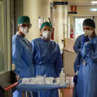 Coronavirus, morti due medici a Cremona e a Parma. In Italia contagiati 4.824 operatori sanitari, doppio che in Cina