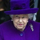 Omicron, la regina Elisabetta ha deciso: «Niente pranzo di Natale per precauzione»