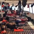 Open Arms davanti Lampedusa. Trenta non firma il divieto di ingresso: «Politica non può perdere umanità». Salvini: «Non significa aiutare i trafficanti»
